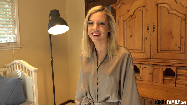 Kinky Family: Eating &amp; fucking stepsis pussy