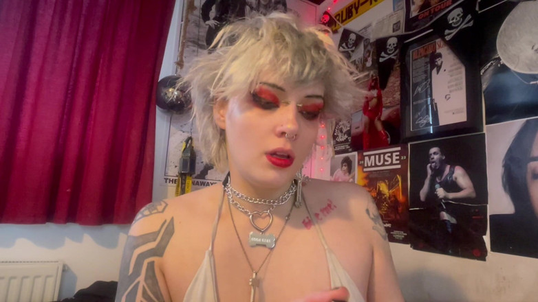 Glitterqueen1999: Fuck My Lipstick off Stepbro