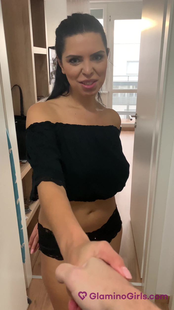 Glamino Girls: Glamino Girls - část 1 sperma pro královnu