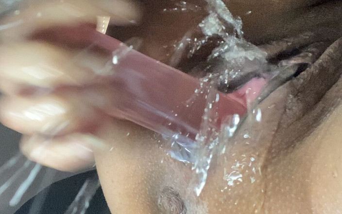 Drip Goddess: Ejaculare orgasmică sexy