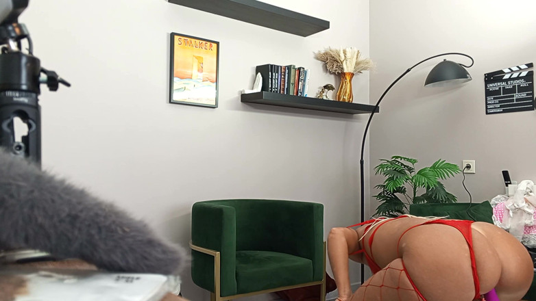 Dirty fantasy: Minha madrasta com dreads usa um vibrador rosa