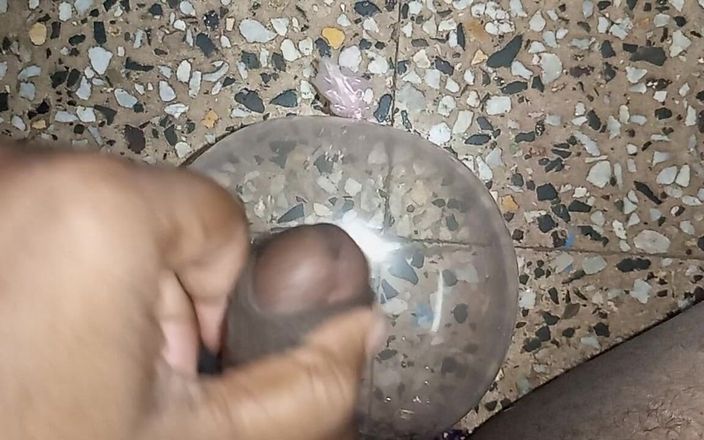 Sweet Indian cock: 我正在舔我的印度妻子的阴户和大胸部