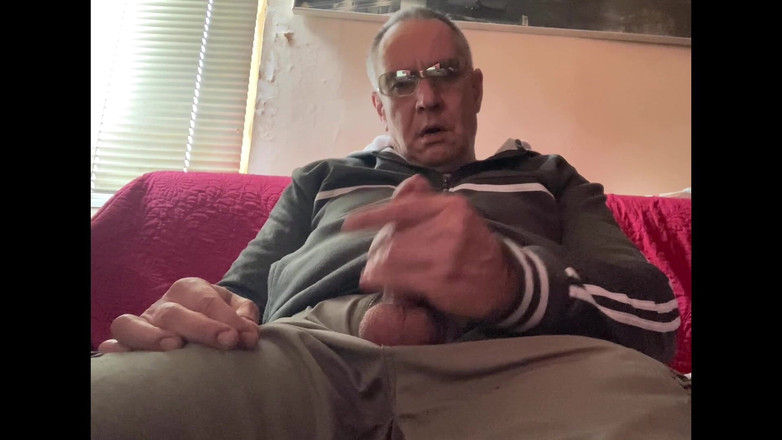 Alex Igogo: Bătrân fumând și masturbându-se