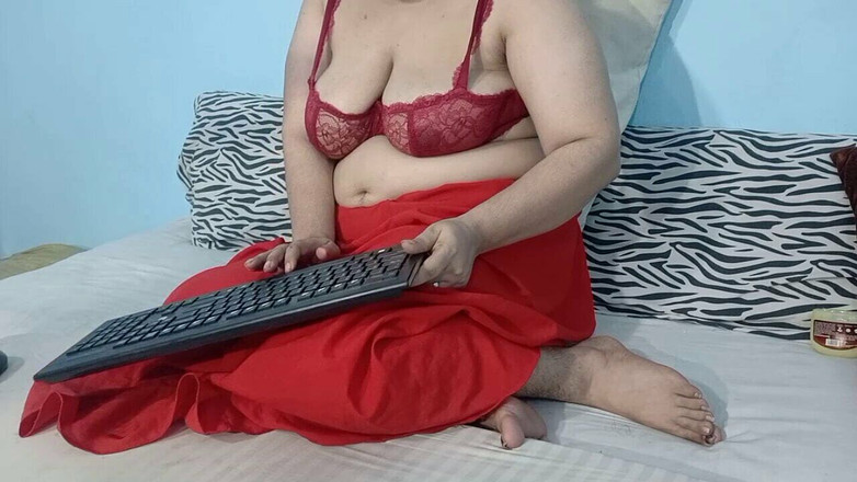 Netu: Paquistaní Rani Netu mostrando sus grandes tetas y gran culo...