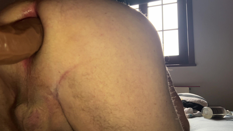 Almaviva: दादाजी अपने भूरे रंग के डिल्डो को चोदते हैं और वह इसका मजा लेते हैं