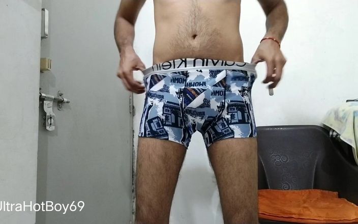 UltraHotBoy69: 洗完澡后的裸体乐趣
