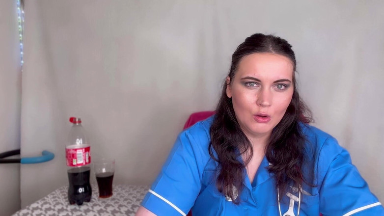 MissFFW: Pielęgniarka Ffw Posiadanie fizzy drink i burping