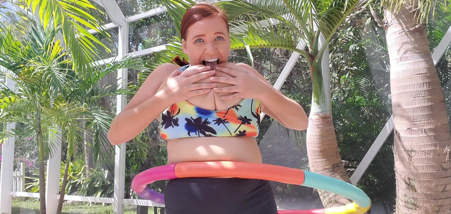 Annabelle Rogers: Kamu suka sama kemampuan hula hoopingku nggak?