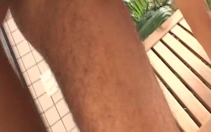 Just X Gays amateur porn: Горячий латинский берет на себя ответственность за любопытного белого твинка в бурной встрече