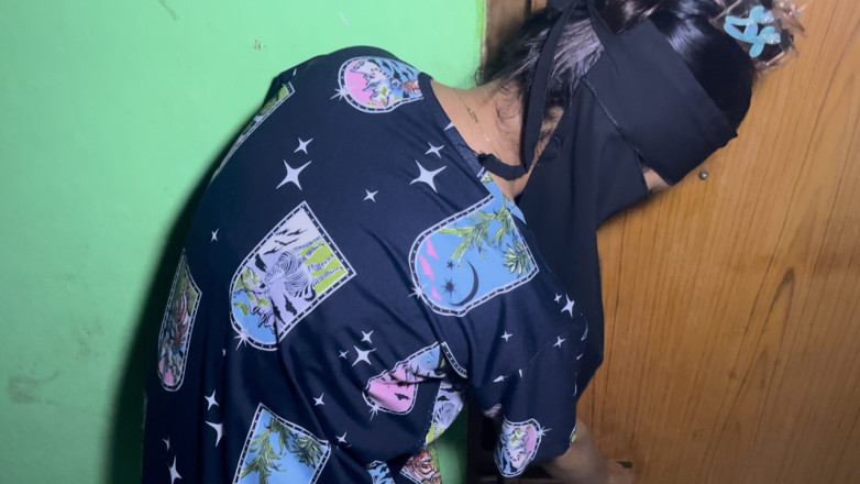 Kaleonjoybd: Aunty Came to My Room Midnight and She Is Crazy...