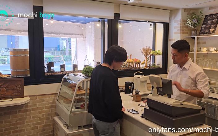 Mochi Boys: 공공 섹스 카페 방문 - 1부