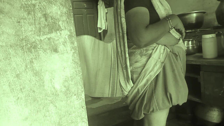 Priyanka314: Индийская домохозяйка готовит романское порно видео