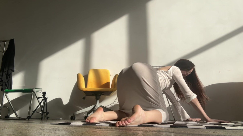 Skinny_lady69: 不穿内衣的瑜伽