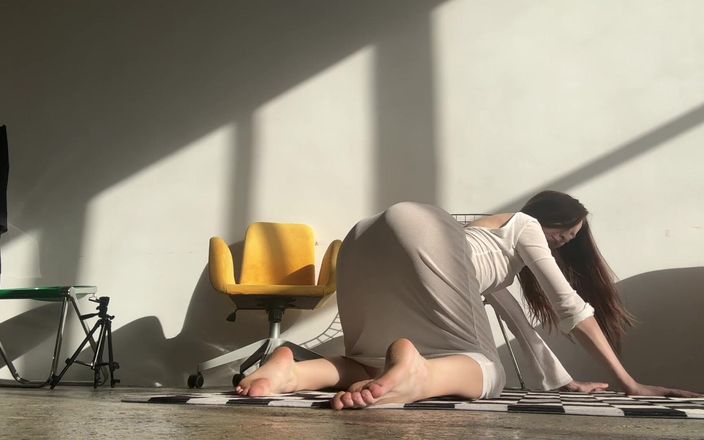 Skinny_lady69: Yoga zonder lingerie