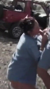 Sexo grupal en jeep con milfs tetonas folladas por enormes pollas