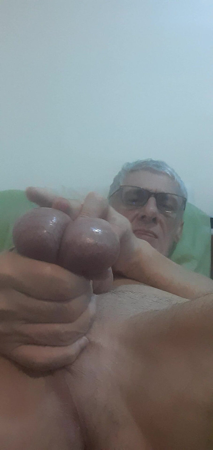 Big uncut hard cock: Maciças enormes bolas grandes, cheia de porra quente