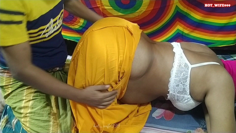 Hot_wife999: ホットな妻と夫デジ村のカップルロマンス