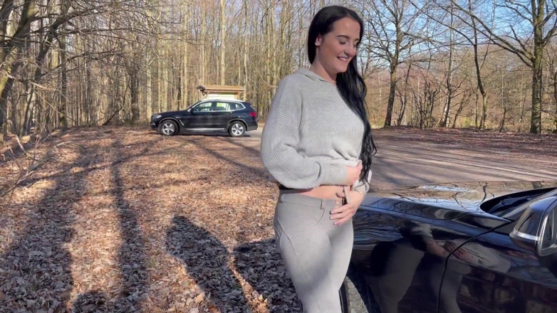 German Fuck Girls: Fan! Fast Mitt På Parkeringsplatsen Vid Strangerfuck!