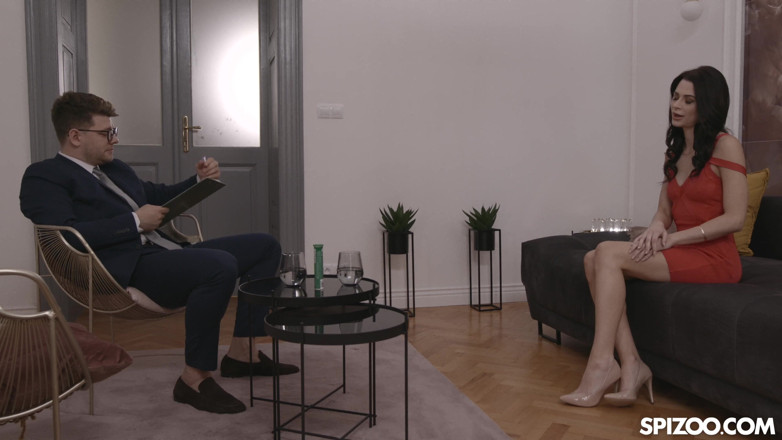 Spizoo: Jenny Doll tries out latex sex with her therapist