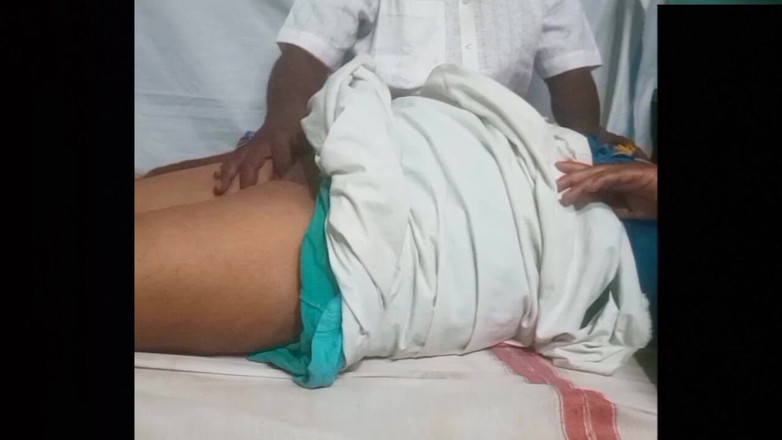 Desi Sathiya: Video hôn liếm