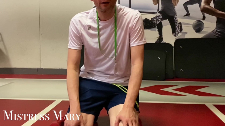 Mistress Mary: 一个粉丝在健身房里看到女主人