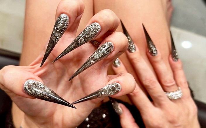 Julia domaina: Artigli lunghi - la mia nuova forma, unghie lunghe con dita...