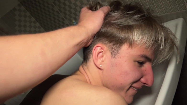 Sandro Jenner: Il patrigno e il figliastro hanno scopato duramente il giovane...