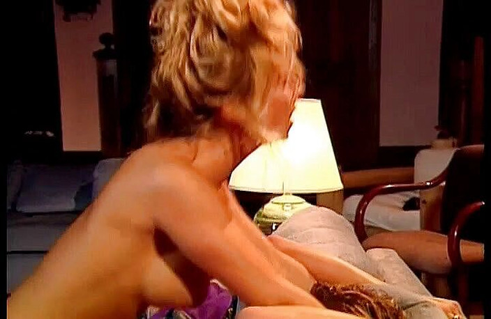 Hot Girlz: Dwóch ratowników napali się i pieprzą się nawzajem