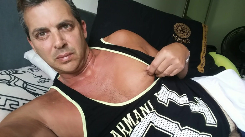 Cory Bernstein: Celebrita Cory Bernstein nachytána při probuzení a snědla jeho sperma