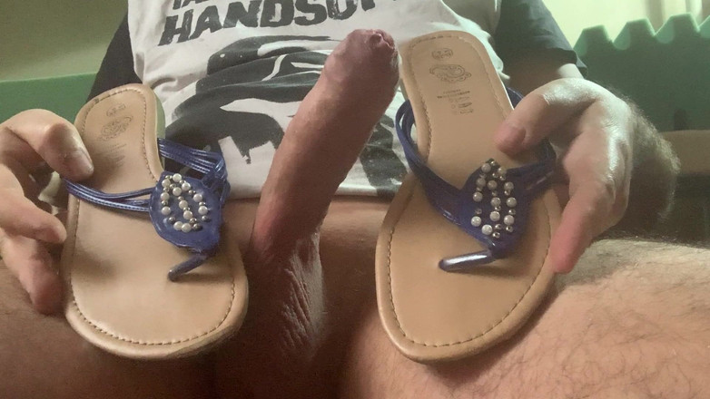 Curt's shoefucking adventures: Blue Smelly Thong Sandal dikongkek