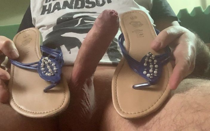 Curt&#039;s shoefucking adventures: Blue smelly thong sandal fucked