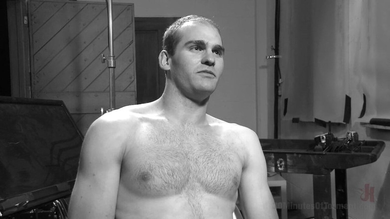 30 Minutes of Torment: Lo stallone etero John Smith viene picchiato, frustato e fatto...