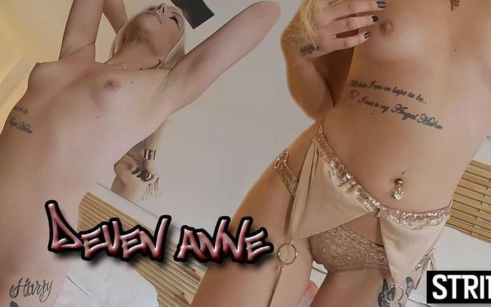 Stripz VR: Glitterati