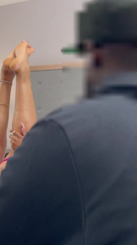 Detrás de escena: ébano milf Ms so resbaladizo consigue polla por bbc