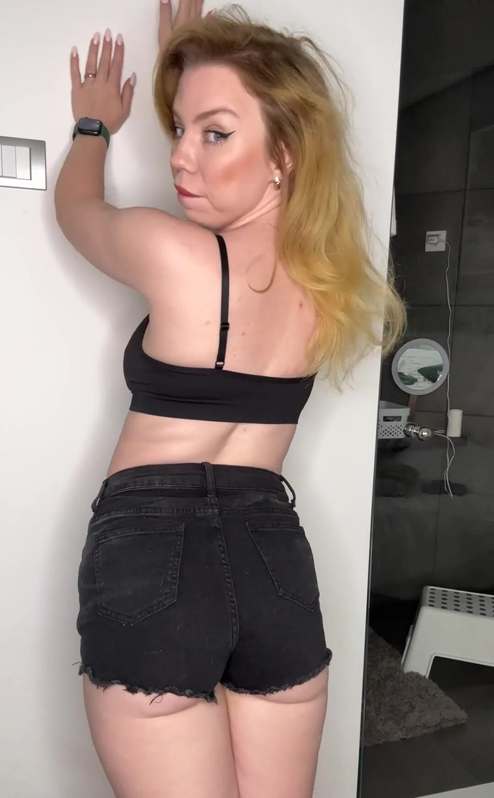 Kisankanna: Pokaż mi moje piersi