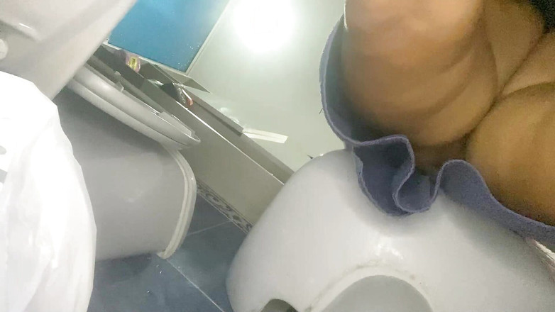 SENSESEX: Saya menangkap ibu tiri saya di bilik air