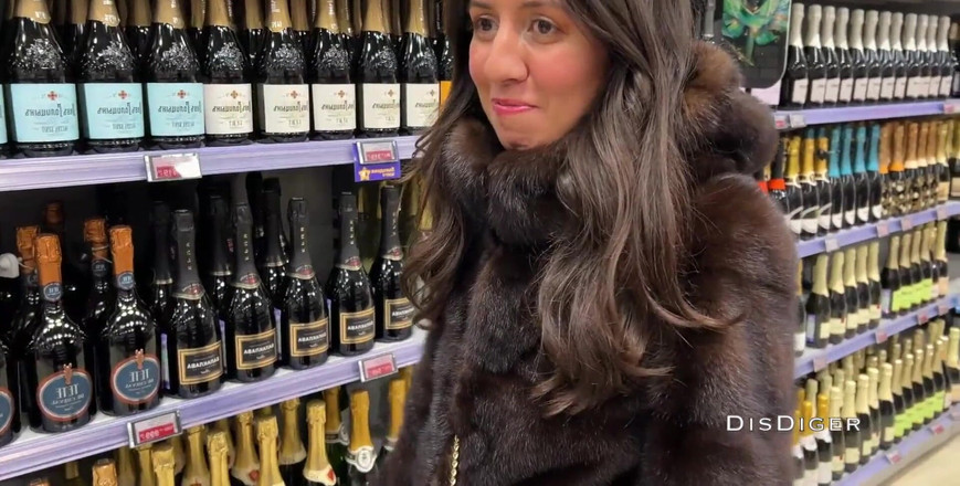 Dis Diger: 搭讪了一个商业婊子，骗她到酒店房间做爱