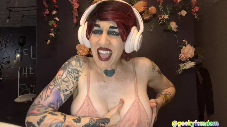 Geeky Femdom: Futa la ragazza gamer