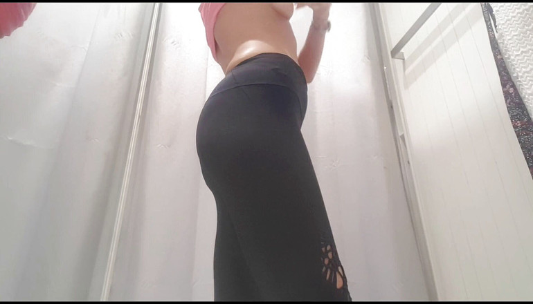 Erotic Tanya: Des pets puants dans la nature - plaisir dans les vestiaires