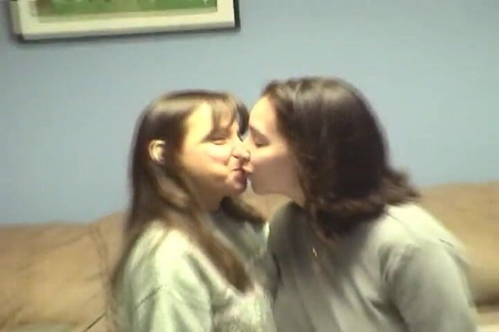 Radical Lesbian: Homemade sex - mature and housewife MILF
