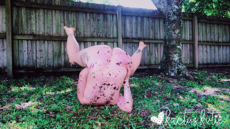 kactus kutie: Poprvé čůrám na sebe venku