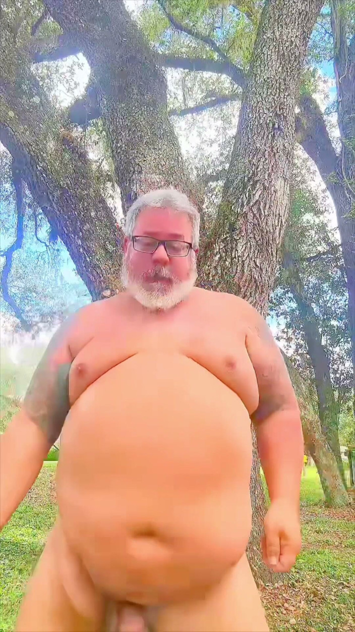 Hand-Free-Daddy-Chub: Голий Танцюючий Ведмідь У Пустині Показує Свою Дірку