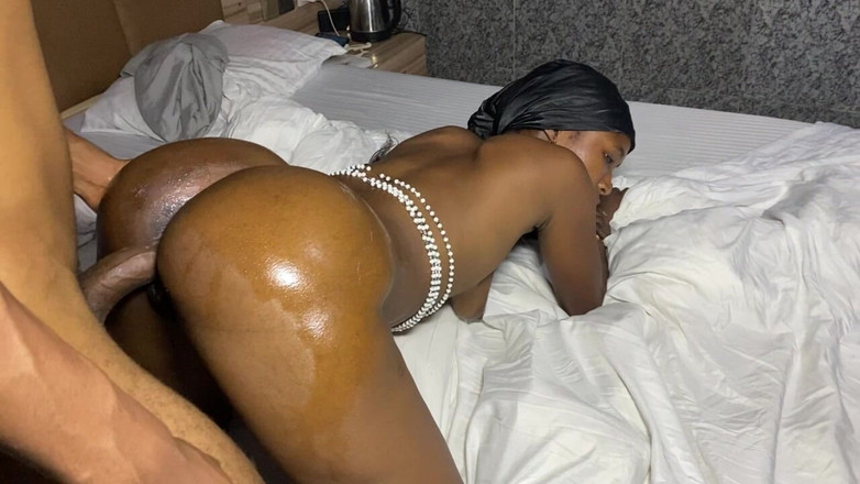 Moonlight blues: सुडौल बेब को पहली यात्रा पर बड़े लंड वाले नए प्रशंसक से जोरदार डॉगी स्टाइल मिलता है