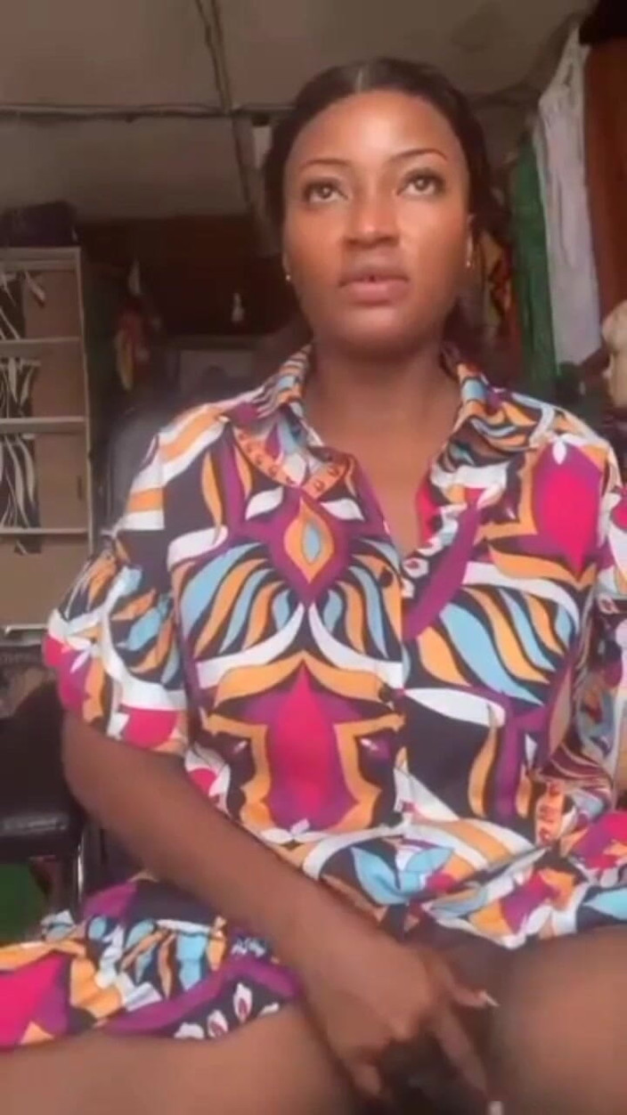 Me and my new slut: Kåt mamma onanerar inuti sin butik, offentlig masterbation sugar mama