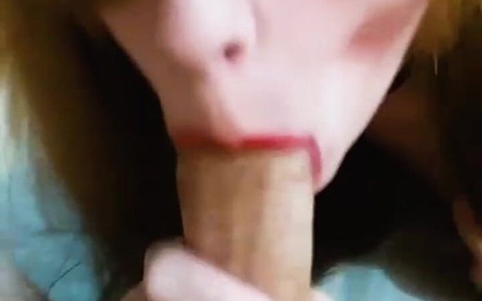 GamerGirlRoxy: Fantasia sottomisiva rossetto rosso e pompino deepthroat