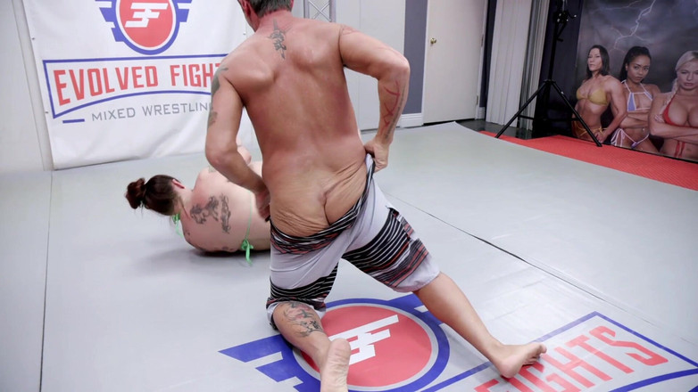 Evolved Fights: Bella Rossi大战锈指甲