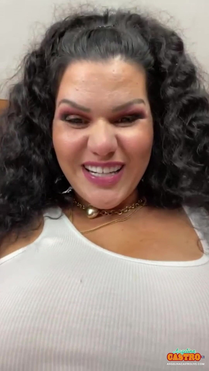 安吉麗娜·卡斯楚: 安吉丽娜卡斯特罗想要射精！