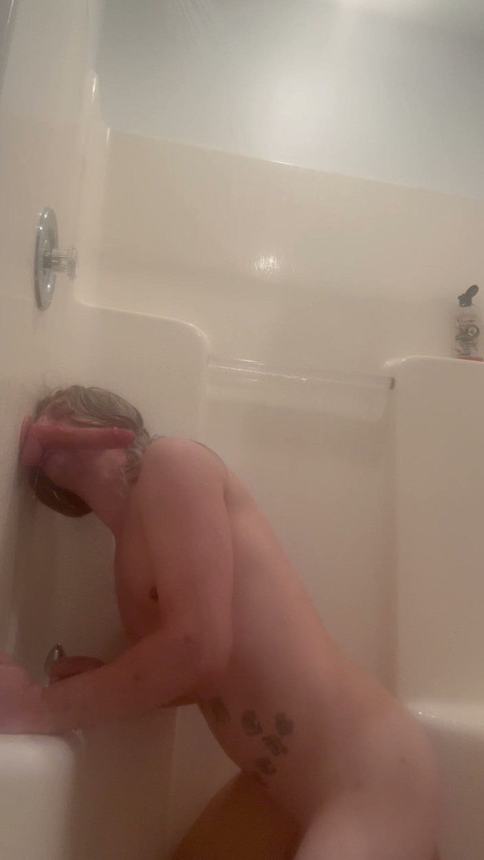 Kinky39: Duschplug und analspielzeug
