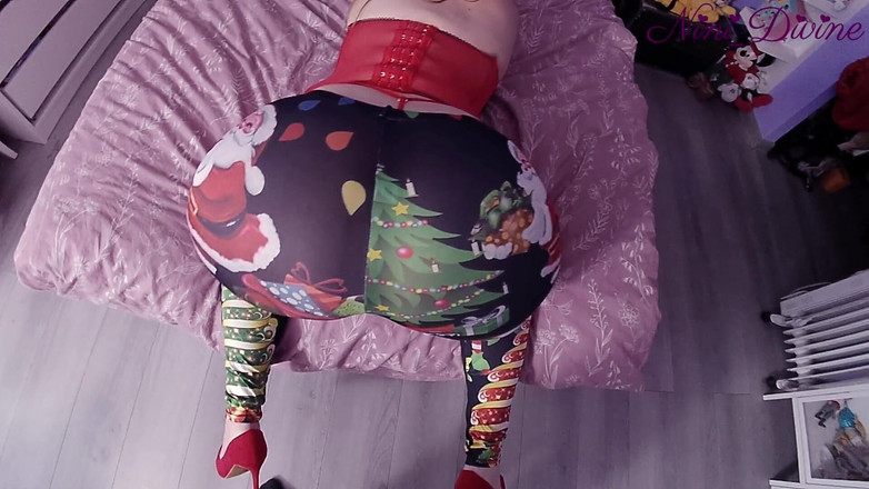 Nini Divine: Noel'in büyüsünü deneyin, büyük doğal bir popo ortaya çıkarın ve mutlu...