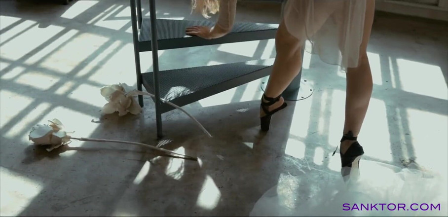 SANKTOR: Naked ballet dancer . Art erotic video.